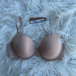 Skims Fits Everybody T-shirt Bra Clay Size 32B